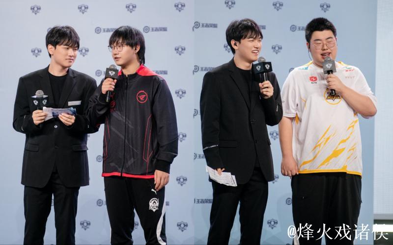 Fly：还记得小胖赵云大招扎四个，记得小胖的来时路