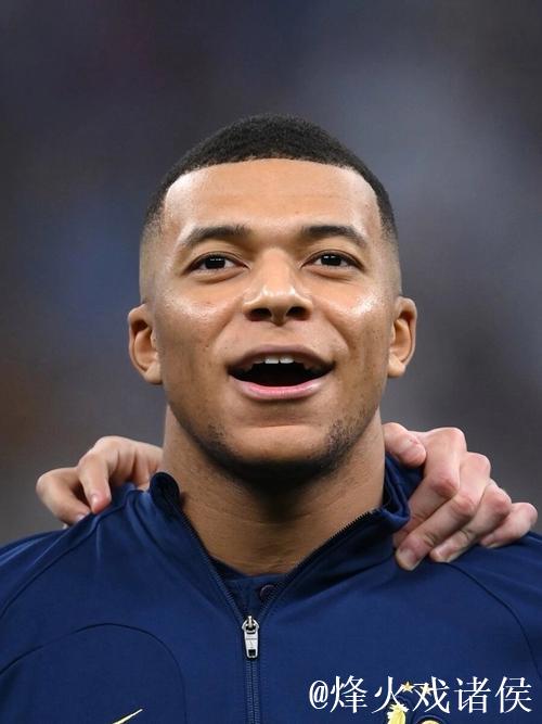 努内斯:不管谁在我身前位置踢球,我都很高兴能和他一起比赛 努内斯:不管谁在我身前位置踢球,我都很高兴能和他一起比赛